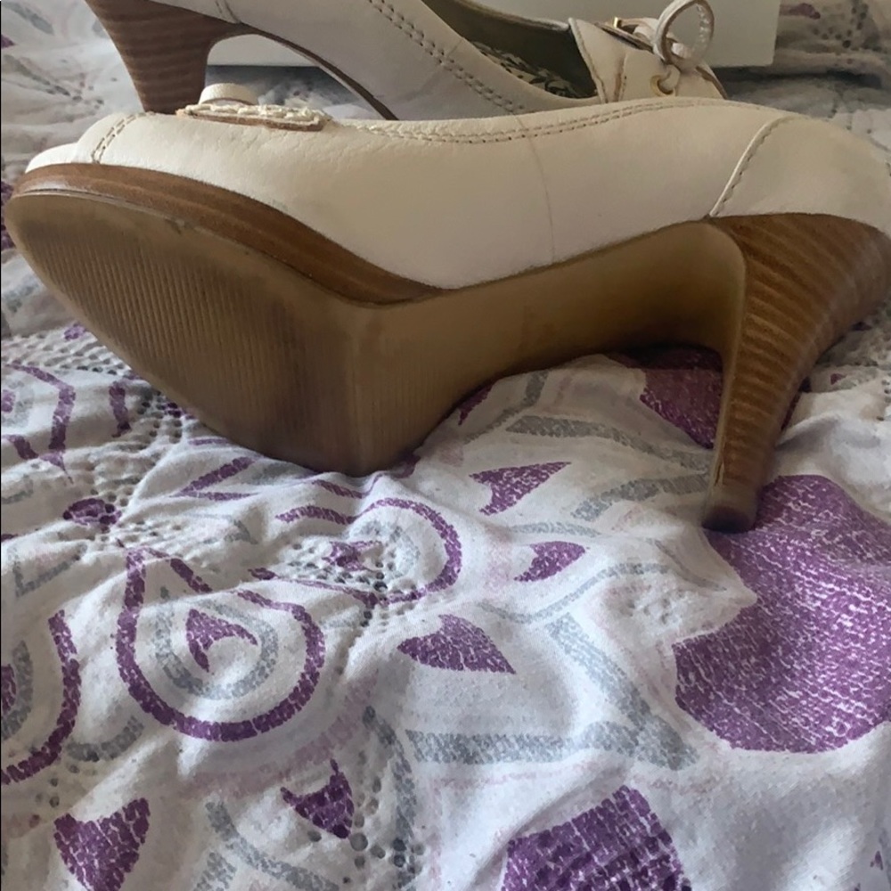 Shoes - Picture 3 of 4